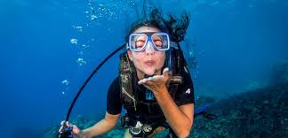 Scuba Girl blowning you a kiss.