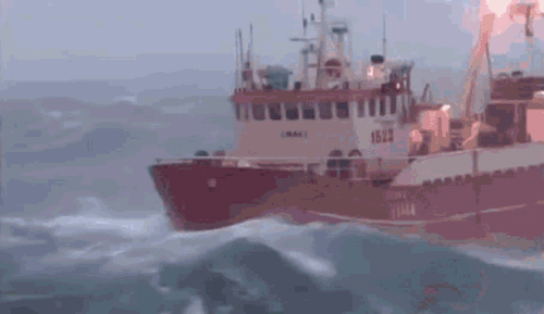 Heavy seas spells danger for many scuba divers and dive boats.
width=