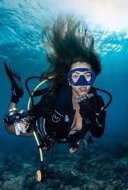 Scuba Girl blowning you a kiss.